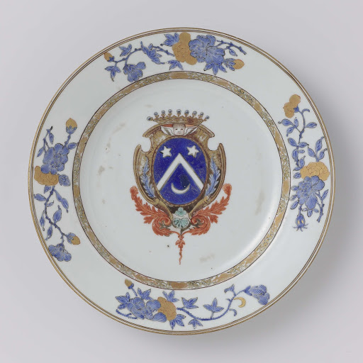 Plate with a crowned family crest and four flower sprays - Anonymous
