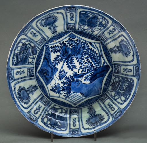 Kraak-porcelain-type dish - China, Ming dynasty, Wanli period