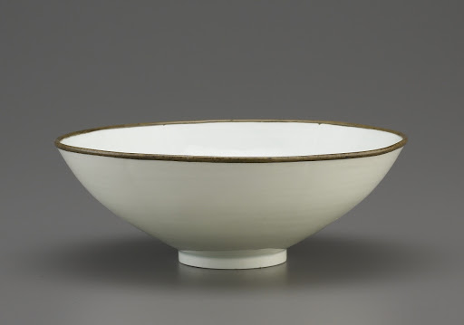 Bowl with incised design of lotus