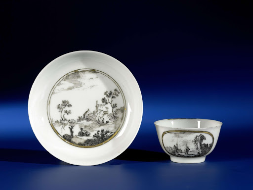 Bell-shaped cup and saucer with Dutch landschapes in medallions - Anonymous