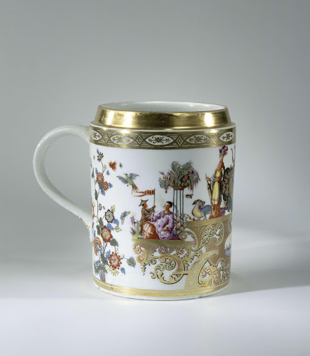 Bierpul, veelkleurig beschilderd met chinoiserie‘n en het wapen van de familie Von Zobel - Meissener Porzellan Manufaktur