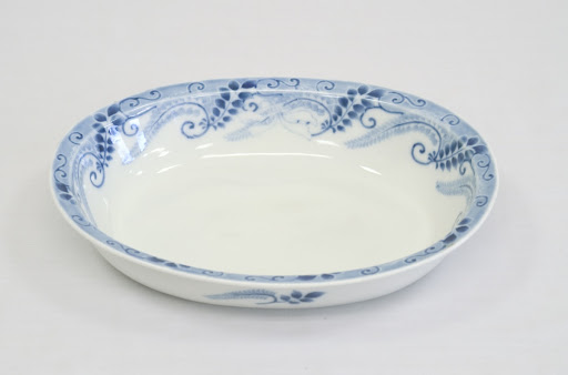 Casserole with wisteria design,
 blue and white - Arita ware, KORANSHA