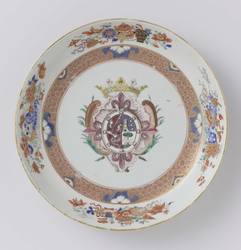Saucer-dish with a crowned coat of arms and flowers with precious objects - Anonymous