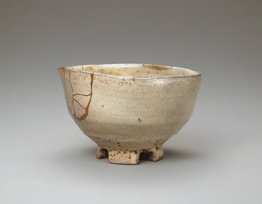 Tea bowl with warikodai shaped foot, Hagi ware