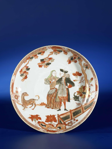 Saucer-dish with a Dutch couple and a dog in a fenced garden - Anonymous