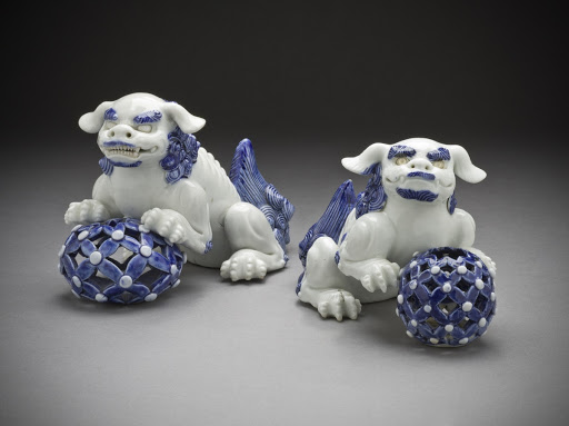 Pair of Okimono in the Form of Chinese Lions on Pierced Balls - Unknown