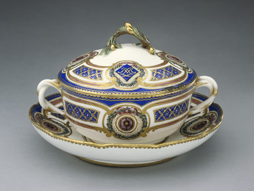 Lidded Bowl on Dish (écuelle ronde et plateau rond) - Painted by Pierre-Antoine Méreaud, Sèvres Manufactory