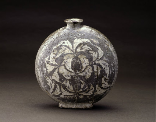 Flat-sided flask with design of inlaid peonies - Unknown