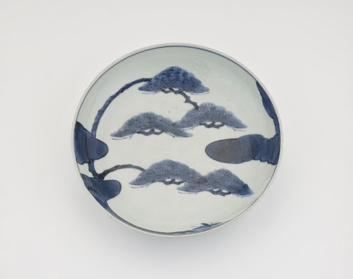 Arita ware dish with design of pine tree and clouds