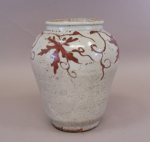 Arabesque design jar with cinnabar glaze - Unknown