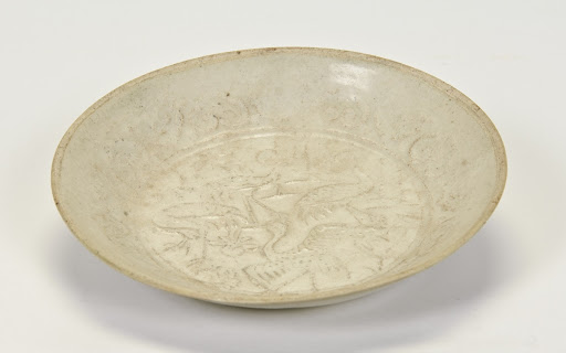 Dish with molded design of four cranes