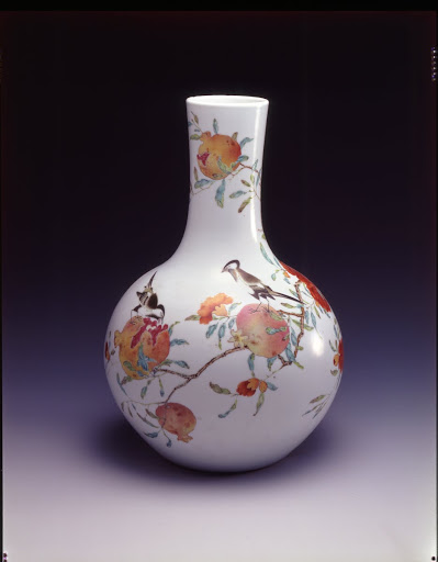 Vase with pomegranates and magpies in fencai enamels - Anonymous