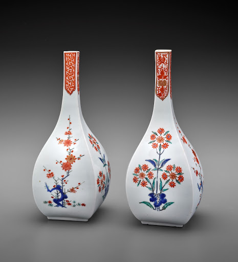 Pair of Squared Wine Bottles with Design of Prunus and Flowering Plants - Japanese