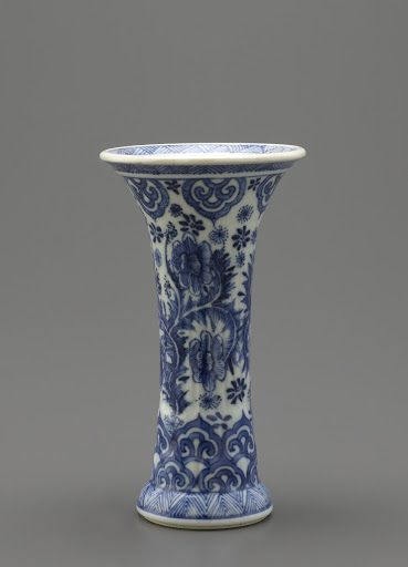 Beaker vase, one of a five-piece garniture
