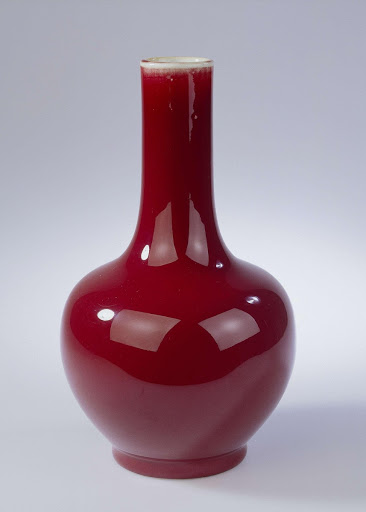 Pear-shaped bottle vase with a red glaze - Anonymous,