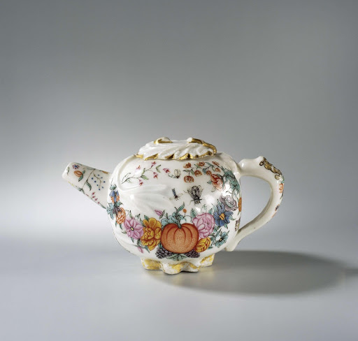 Teapot with sprays in relief, a garland and flowering plants - Anonymous