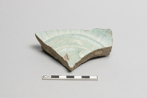Large plate, fragment of base