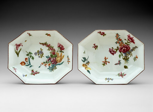 Pair of Octagonal Bowls - Chelsea Porcelain Works