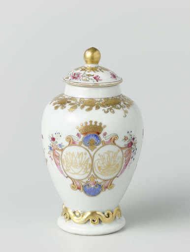 Ovoid tea caddy with handle from the 'Swellengrebel service' with a double crowned monogram and a border with floral scrolls - Anonymous