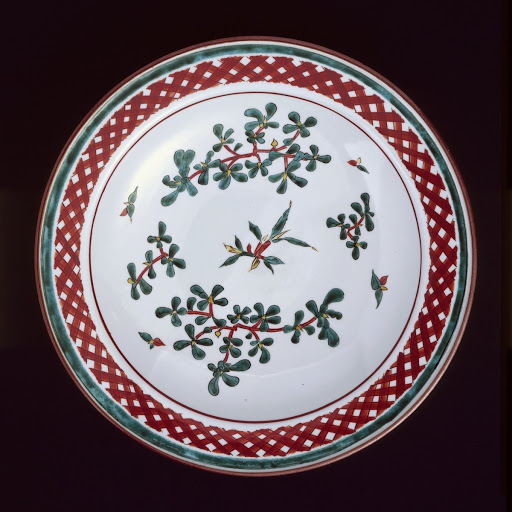 Large plate, porcelain, pattern of purslanes, overglaze enamels - Tomimoto Kenkichi