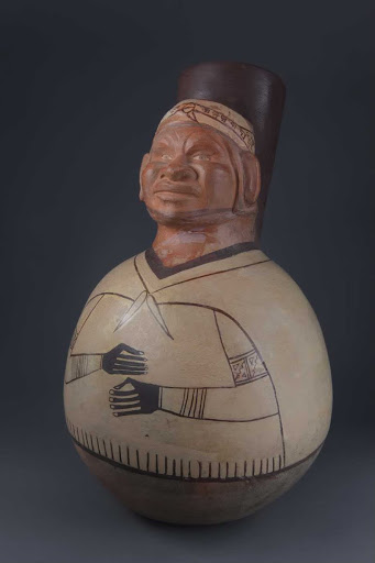 Sculptural ceramic ceremonial vessel that represents a man ML007043 - Moche style