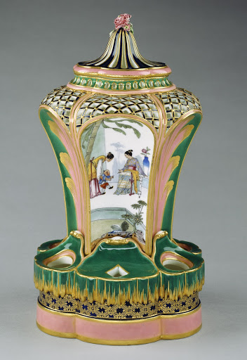 Vase (pot-pourri fontaine ou à dauphin) - Painted decoration attributed to Charles-Nicolas Dodin, Sèvres Manufactory