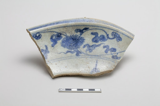 Large bowl with everted rim, fragment