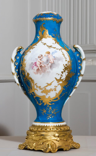 Vase "urne antique" - Manufacture royale de Sèvres
