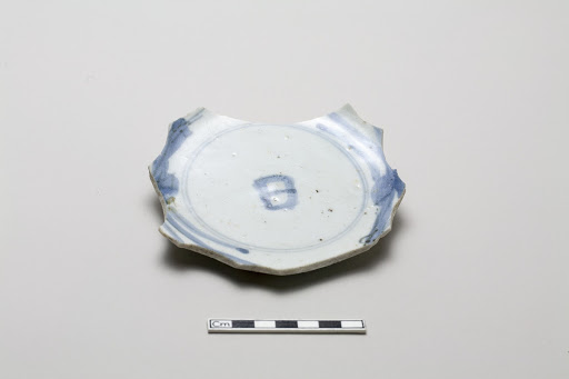 Small dish base, fragment