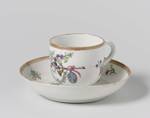Cup with handle and saucer with the arms of the Visvliet and Sluymer families - Anonymous