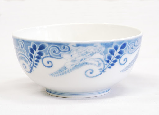 Finger bowl with wisteria design, 
 blue and white - Arita ware, KORANSHA