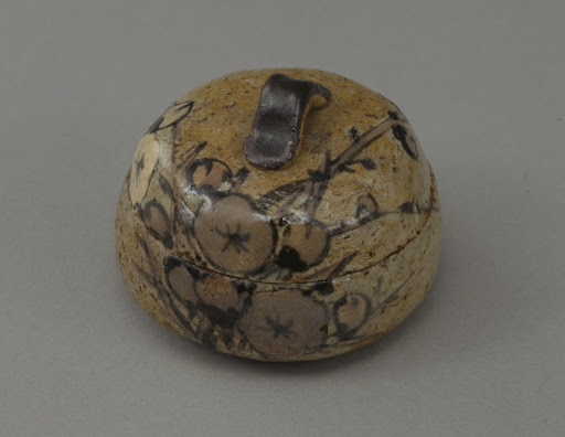 Incense Container with Design of Plum Sprays in underglaze Brown and Blue - OGATA Kenzan