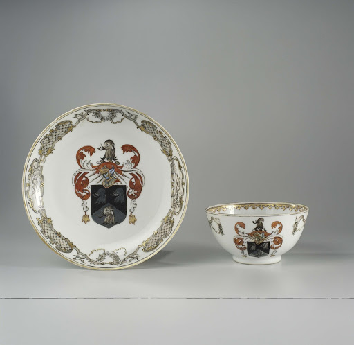 Cup and saucer with the arms of the Saunders family - Anonymous