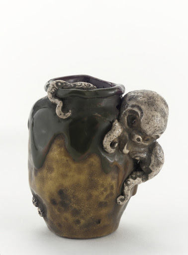 Netsuke in form of miniature jar with emerging octopus - Artist: Style of Ogawa Haritsu (Ritsuo)
