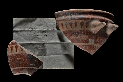 Two fragments of Etruscan skyphos - unknown