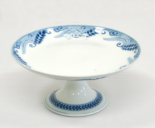 Compote with wisteria design 
 blue and white - Arita ware, KORANSHA