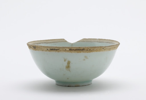 Qingbai ware bowl with incised floral spray