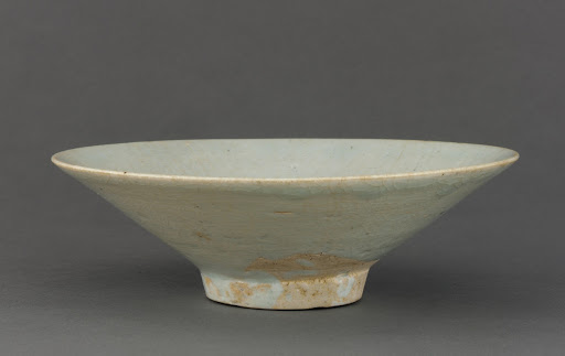 Bowl with incised and combed decoration