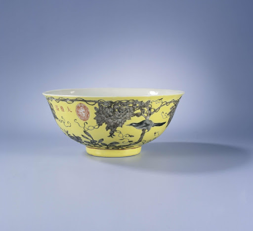 Bell-shaped bowl with a bird on a tree and wisteria on a yellow ground - Anonymous