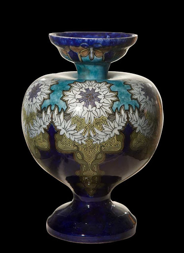 Vase decorated with stylised flowers - Rozenburg Royal Delftware Factory