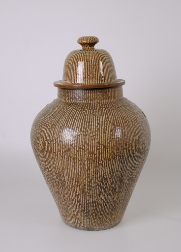 Lidded jar with koyomide line-pattern inlay, Yatsushiro Ware