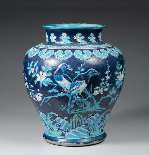 JAR,  Porcelain in cloisonne style (Fahua ware) with design of birds and flowers
/Important Cultural Property of Japan - unknown