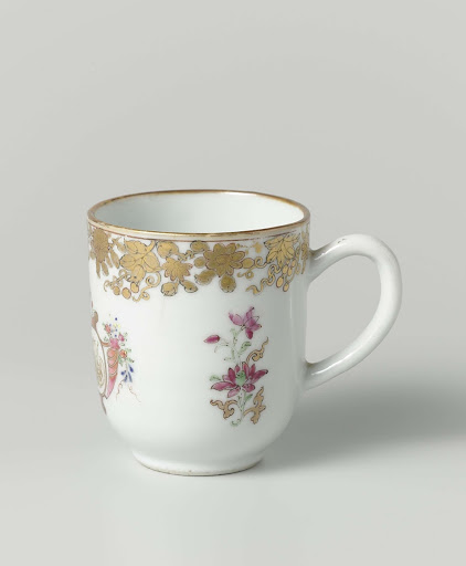 Cup with handle from the 'Swellengrebel service' with a double crowned monogram and a border with floral scrolls - Anonymous