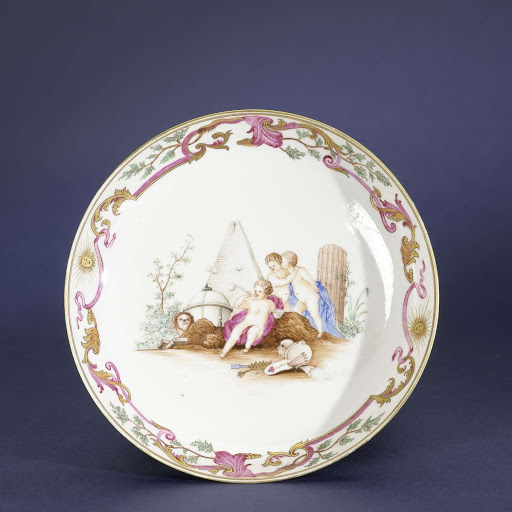 Saucer-dish with a symbolic image of three putti and different objects - Anonymous