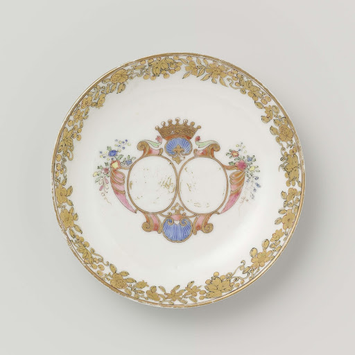 Saucer from the 'Swellengrebel service' with a double crowned monogram and a border with floral scrolls - Anonymous