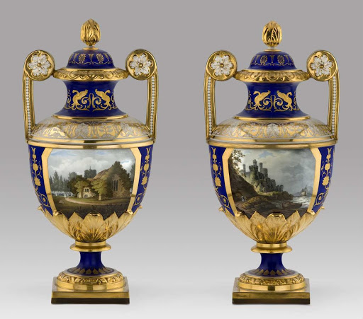 Pair of vases - WORCESTER PORCELAINS, Worcester
