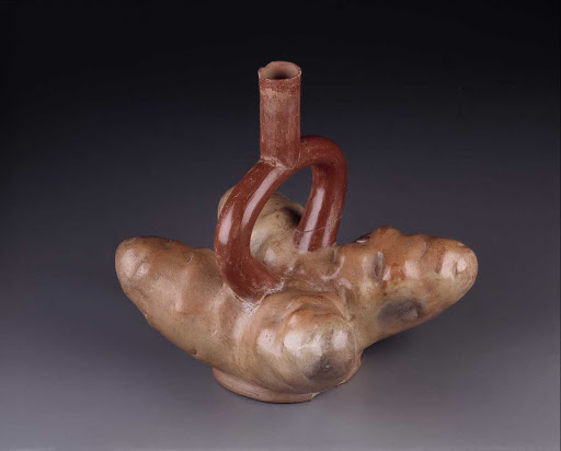 Sculptural ceramic ceremonial vessel that represents a potato ML006531 - Moche style