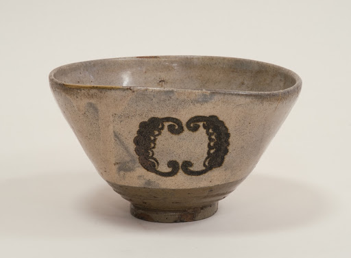 Tea bowl with kamon design - Unknown