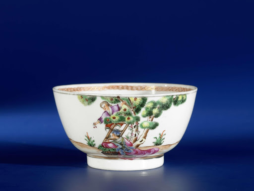 Bowl with an image of the cherry-pickers - Anonymous