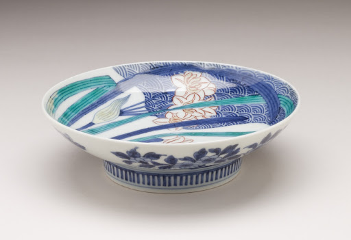 Dish with Daffodil and Wave Design - Unknown